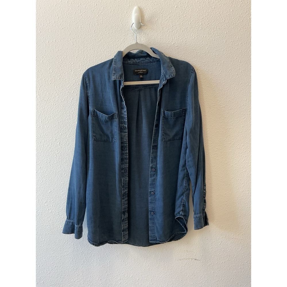 Banana Republic Medium M Denim Top Shirt Blouse Blue Cotton Button Down Women